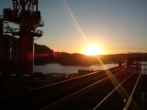 norway sunrise norge offshore oil oilrig soloppgang noreg norwegiansea olje norskehavet akerspitsbergen akerdrilling