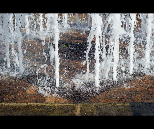 water fountain stream angle glencoe chicagobotanicgarden