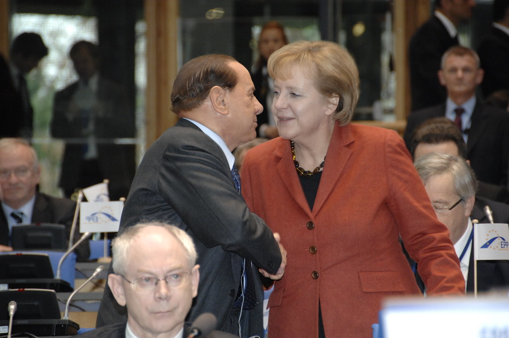 Complotto per estromettere Berlusconi nel 2011: cosa c'è di vero?