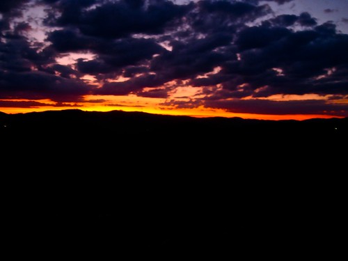 sunset sky cloud black saint vines tramonto lyon hills giallo cielo viola nero arancio laurent colline monti oingt doingt