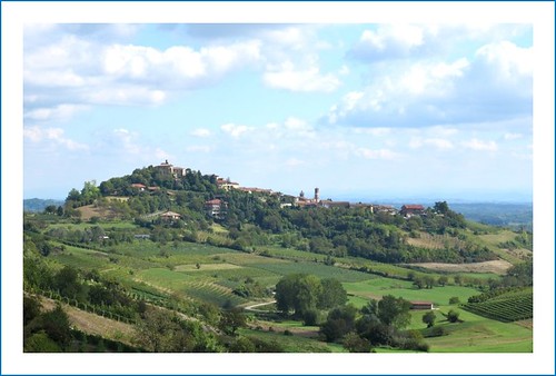 village paysage vignoble colline astigiano piémont bellitalia