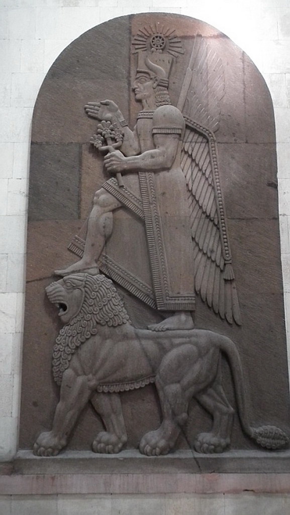 Relieve en piedra del dios alado sobre un leon del Reino de Urartu Museo Erebuni Yerevan Armenia 06