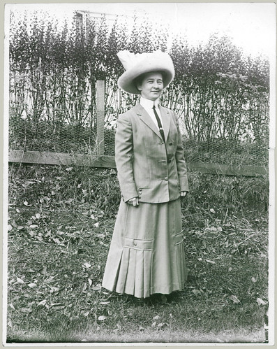Vera Lee wore a hat.