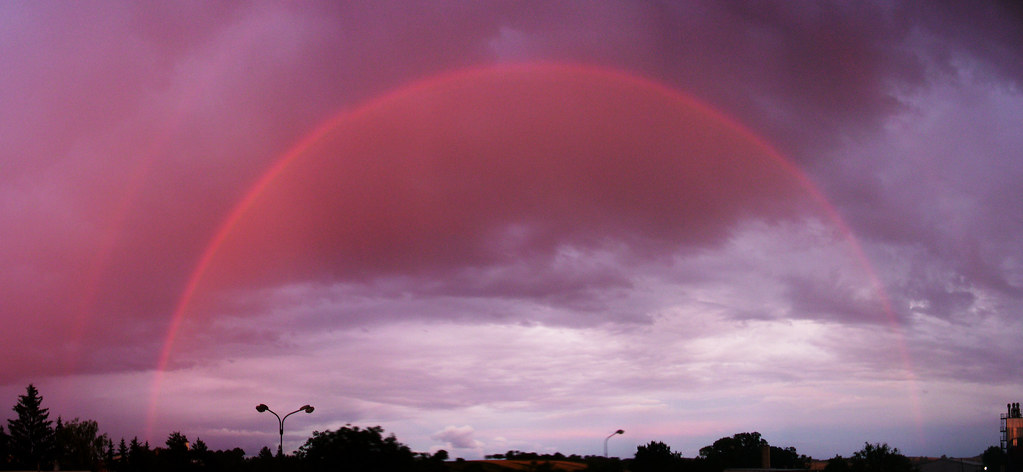 Red rainbow (panorama)