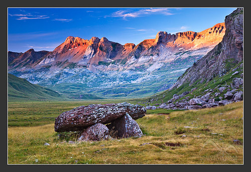 horizontal spain huesca verano rocas montañas pirineos hierba parquesnaturales amaneceresyatardeceres hombreynaturaleza