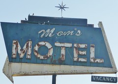 MOM'S MOTEL RANKIN AVE AND HIGHWAY 99 TULARE CALIF.