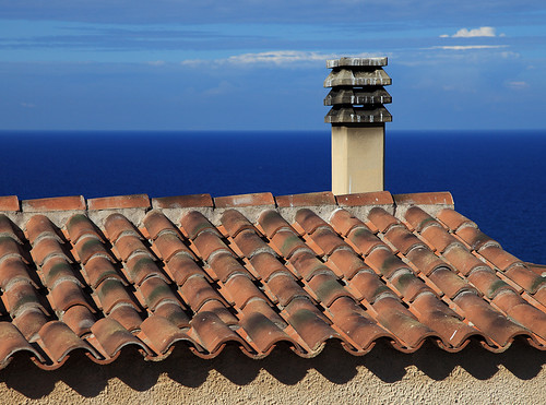 sardegna travel italien roof sea chimney sky italy reisen meer sardinia himmel dach schornstein sardinien 2010 castelsardo sardigna anymotion bej citrit canoneos5dmarkii 5d2