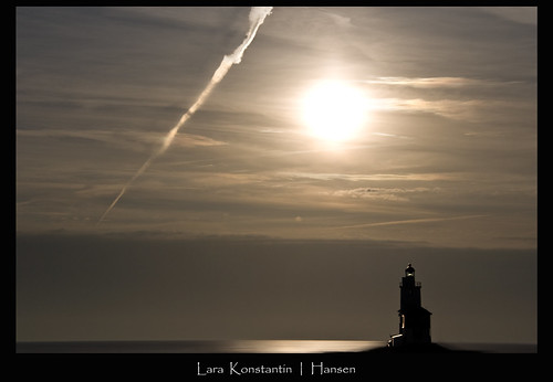 houses lighthouse holland netherlands silhouette clouds contrast sunrise nederland monuments vuurtoren marken noordholland zonsopgang paardvanmarken larakonstantinhansen