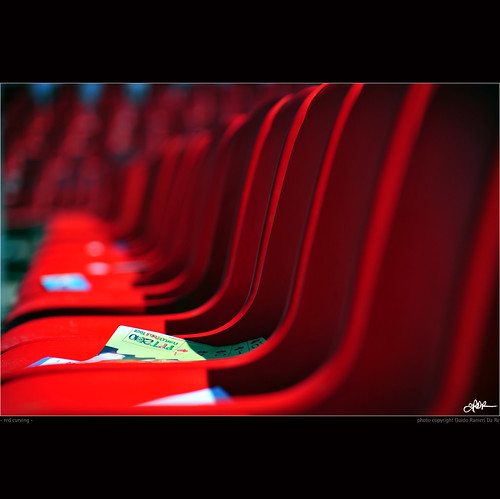 red lights nikon shadows chairs curves ombre luci curve rosso indianajones sedute seggiolini d700 nonsonoglianniamoresonoichilometri guidoranieridare