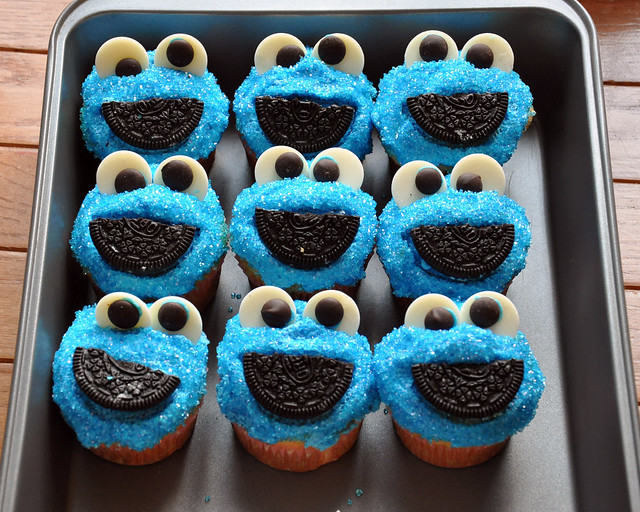 Sally makes her own cookie monster cupcakes