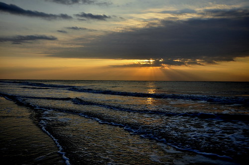 ocean morning beach water sunrise island golden waves glow x sunrays hiltonheadisland