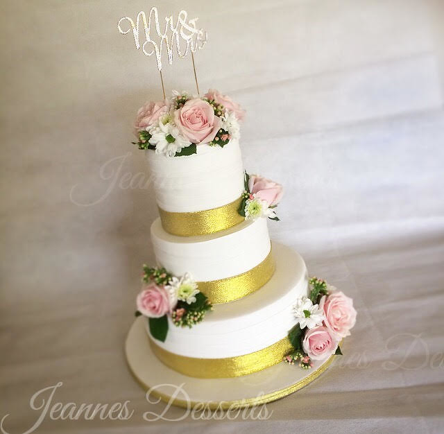 Cake by Jeanne Bouladam