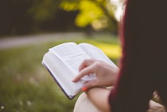 The Bible after Google: Evangelicals consider impact of technology on Bible reading