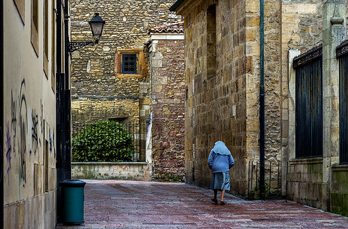 street streetphotography streetview oviedo uviéu uvieu asturies asturias monja monxa