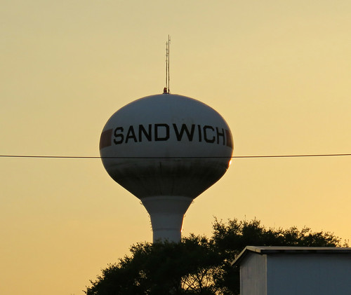 watertowers watertanks sandwich il illinois ruraltowns smalltowns twilight sunset inexplore