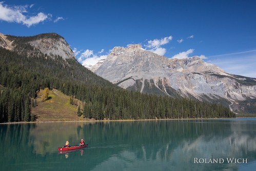 usa canada kanada emerald lake rockies rocky mountains boat red