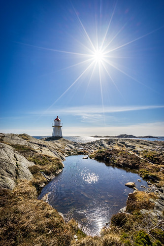 richard richardlarssen flekkerøya larssen landscape light lighthouse norway norge norwegen nature sony scandinavia sea sky sel1635z sun sunstar sunray sunburst pond