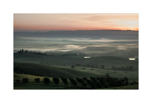 toscana tuscany morning sunrise fog nebel nebbia italia landscape landschaft mediumformat leica 3090s orcia valdorcia toskana