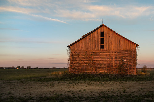 canoneos5dmarkivcrib slat slatsided corncrib michigan farm barn corn barnyard camp countryside evening sunset eveninglight