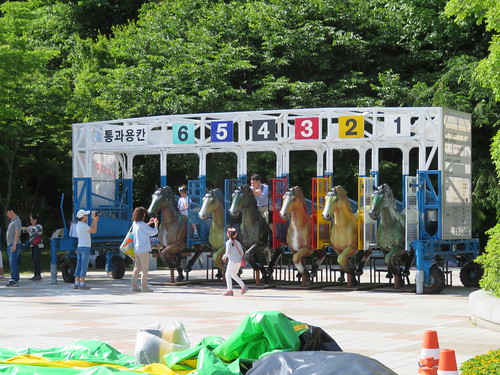 釜山慶南競馬場スタンド裏の公園
