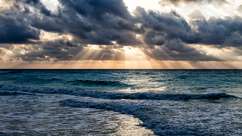 natural sunrise quintanaroo sigma nature water canon tones light rays sun contrast ocean sigma35mmart cancun landscape mexico canon7dmkii solar waves clouds sea