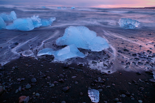 diamondbeach iceland islandia island europe beach playa black negra hielo ice sea mar blue sunset red magenta iceberg
