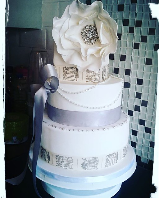 Elegant Wedding Cake made by Elaine at Elaines Creative Cakes