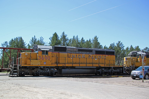 train railroad railway railfan unionpacific up emd sd402 locomotive