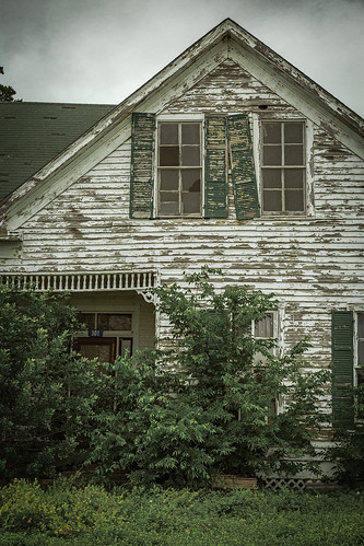 abandoned brokenwindows decay decayed derelict deserted dilapidated ellinger green home house old ruins shutters texas unitedstates us