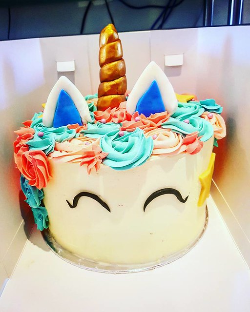 Cake by Crème Cakes