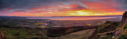 sun sunset sunlight sunsetting sunlit panorama panoramic binevenagh binevenaghmountain benevenagh benevenaghmountain loughfoyle lough warmlight rapeseed broightergold broighter broglascofarm myroe farmland meanderingriver river roe riverroe fields fieldsofgold clouds cloudysky colourfulclouds water mountain mountains donegalhills inishowen donegal landscape vista roevalley roeestuary roemouth limavady countyderry northernireland ulster countydonegal canon5dmkiii canon canonef24105mmf4lisusm leefilters graduatedfilter