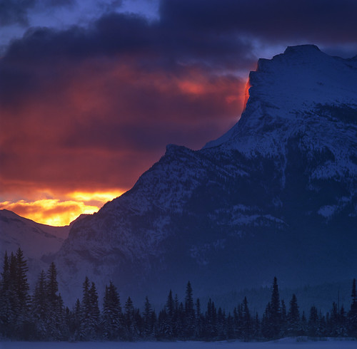 banff alberta canada canadianrockies sunrise hasselblad filmphotography landscape 6x6 mediumformat colorfilm mtrundle winter mountains northamerica nikoncoolscan9000 scannedatbluemooncamera