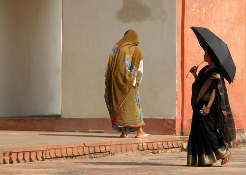 Women in India: Akbar's tomb
