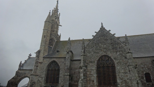 La superbe église des Iffs après les travaux de ravalement de son clocher