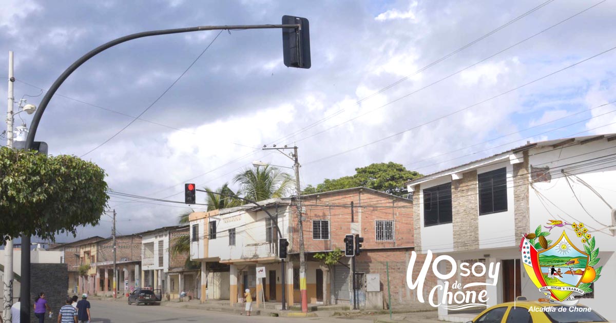 Nuevos semáforos en la avenida Sixto Durán Ballén