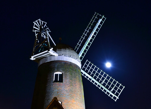 england winter january 2017 miltonkeynes buckinghamshire windmill moon
