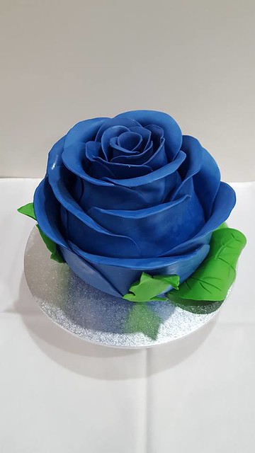 Sculpted Rose Cake by Kim Cudbertson