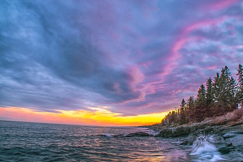 lake superior great sunset lutsen minnesota north shore shoreline evergreen trees wave reflection april 2017 clouds