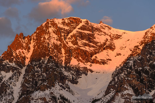 beartoothmountains montana spring may morning nikond750 eastrosebudcampground alpine custernationalforest early dawn sunrise color colorful clouds orange red gold golden sunlight snow snowcapped valley nikon180mmf28 telephoto avalanche