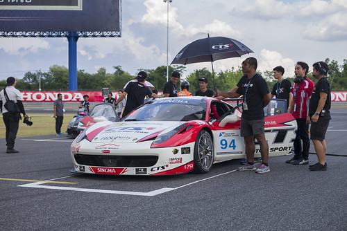 racing ferrari 458 italia challenge tss thailandsuperseries buriram race grid start team crew mechanic