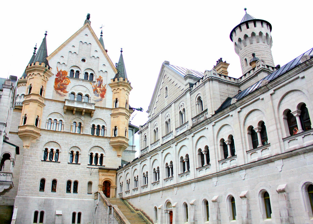 castle-neuschwanstein-facade