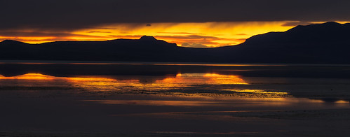 hooper utah unitedstates us antelopeisland greatsaltlake saltlakecity sunset gold silhouette reflection lake beach mountains clouds pentaxk1 pentax70200mm pixelshift