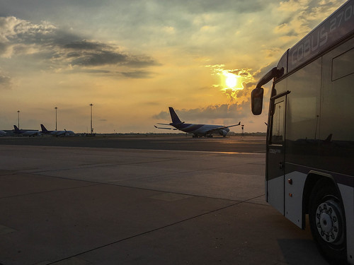 bangkok bus aeroplane aircraft airplane dawn plane sunrise ~fahrzeug ~pliwas