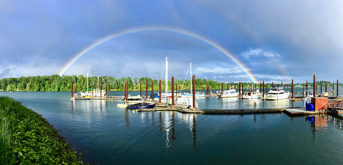 iphone6 cameraphone portland johnslanding southwaterfront landscape rossisland willametteriver pdx pnw pacificnorthwest water boats harbor green spring weather rainbow sky oregon