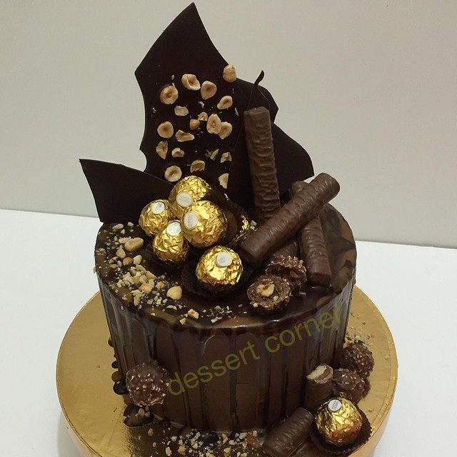 Ferrero Rosher / Twix Cake Mai Zain of Dessert Corner
