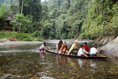 nikon f301 kodachrome 64 indonesia travel bohorok orangutan centre bukit lawang sumatra asia morning morgen jungle river crossing forest