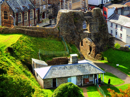 cornwall launceston launcestoncastle medievel building architecture outdoor outside oldtown oldwivestale wall oldwall englishheritage castle fort fortress motteandbailey