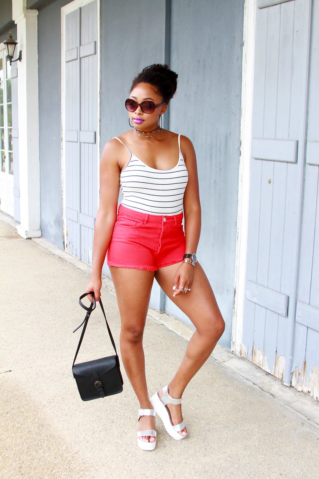 how to wear red mom shorts, the beauty beau