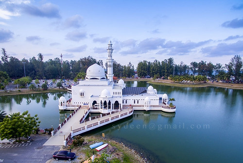 mosque malaysia floating kuala terengganu zaharah tengku white beautiful sky water architecture building reflection religion islam muslim ibai old light holiday travel space city tower faith float aerial high cloud