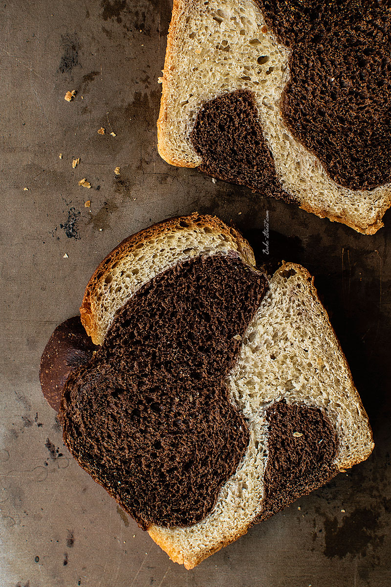 Pan de molde trenzado, cacao y cerezas